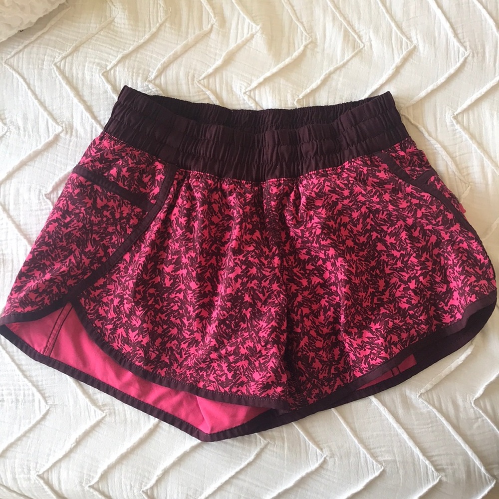 SUPER CUTE LULULEMON SHORTS